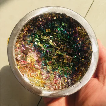 Looduslik kristall, mineraal-vase värvi