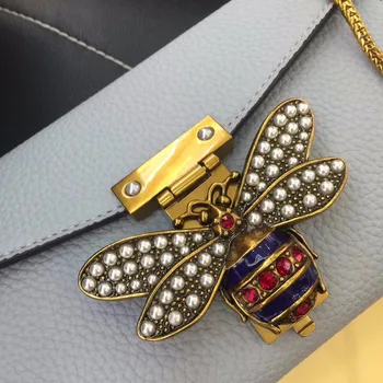 Nahast ümbrik-kott Pearl teenetemärgi mini kott Litši mustriga õlakott Unikaalne mesilaste metallist käekott