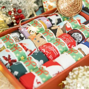 12 paari aasta sügisel ja talvel cartoon Christmas sokid kawaii harajuku naine sokid lovers' jõulukinke EUR38-45